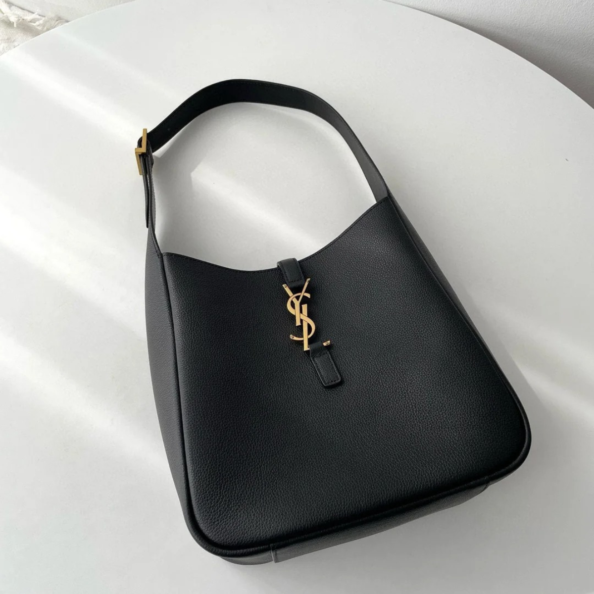YVES SAINT LAURENT LE 5 À 7 BEA – BAG IN FINEST GRAINED LEATHER