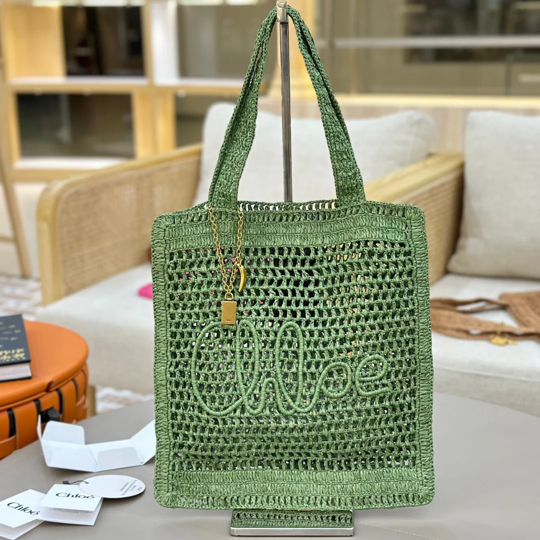 CHLOÉ SUMMER BANANA BAG IN RAFFIA