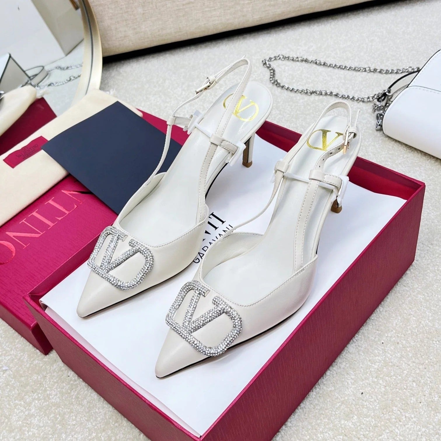VALENTINO GARAVANI VLOGO SIGNATURE DIAMOND SLINGBACK IN WHITE CALFSKIN